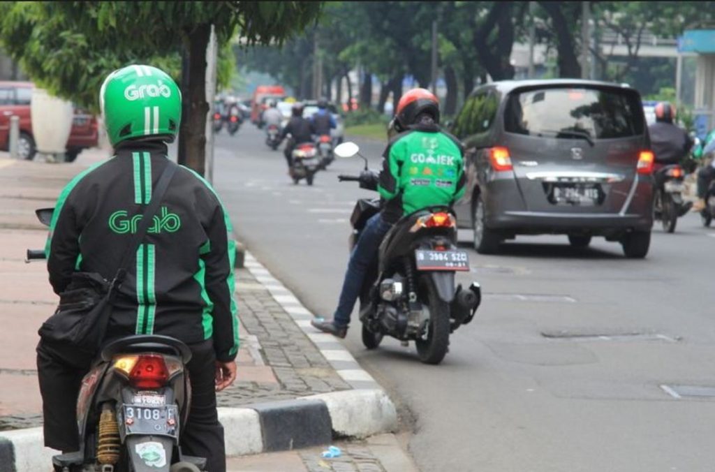 Используйте сервисы Grab и Gojek, чтобы добраться до пляжа Пандава