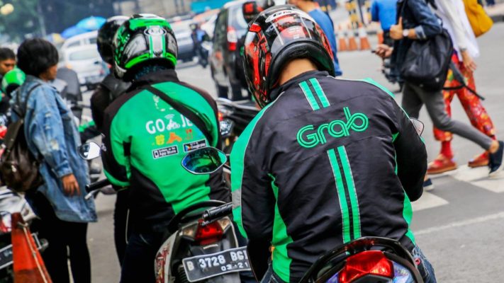 Используйте сервисы Grab и GoJek, чтобы добраться до пляжа Санур