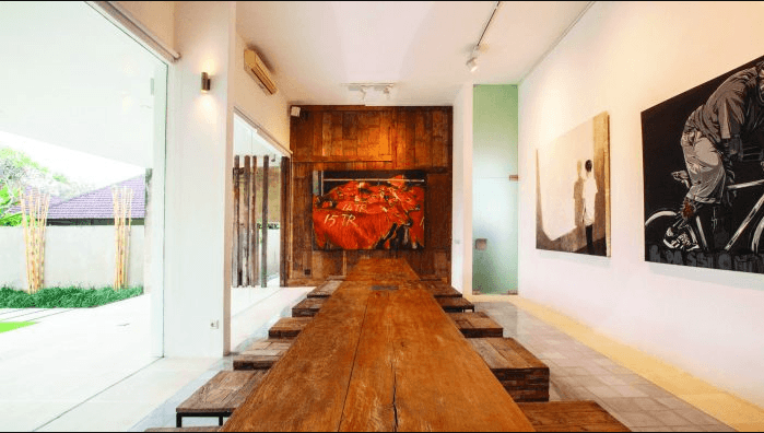 Kendra Gallery можно посетить возле пляжа Семиньяк