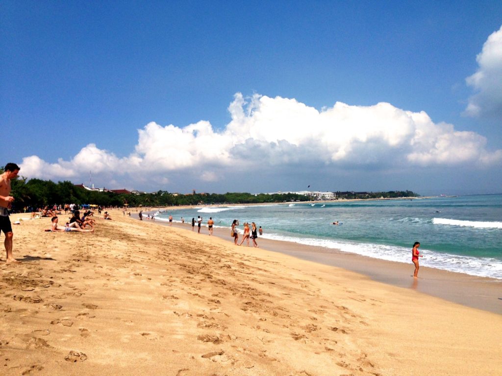 О пляже Кута на Бали-min