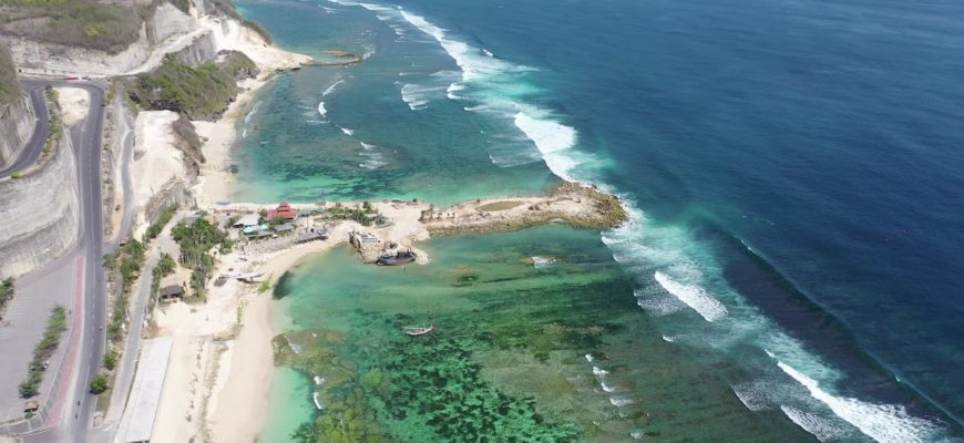 Пляж Меласти на Бали