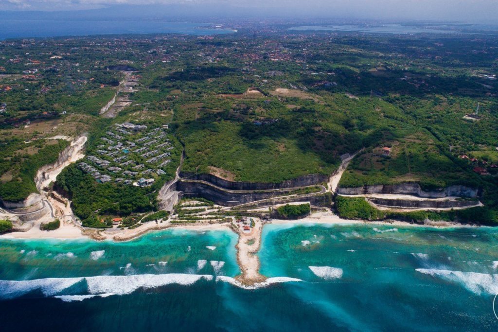 Вид сверху пляжа Меласти на Бали